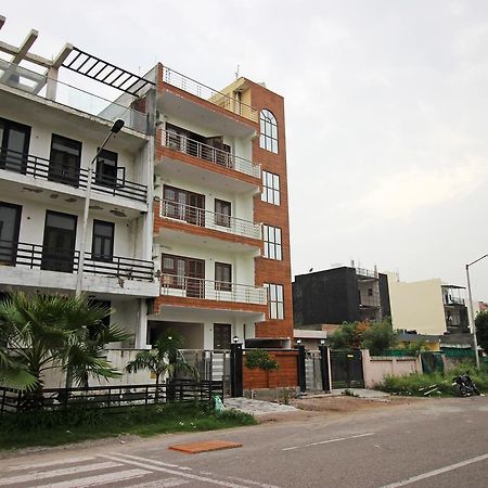 نويدا Oyo 9192 Hotel Raghav Residency المظهر الخارجي الصورة
